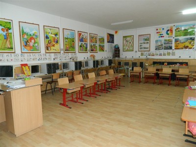 Clasa Preg. Sc. Primara Nr. 5 bis Comanesti 2.jpg Clasa Preg. Sc. Primara Nr. 5 bis Comanesti 2.jpg